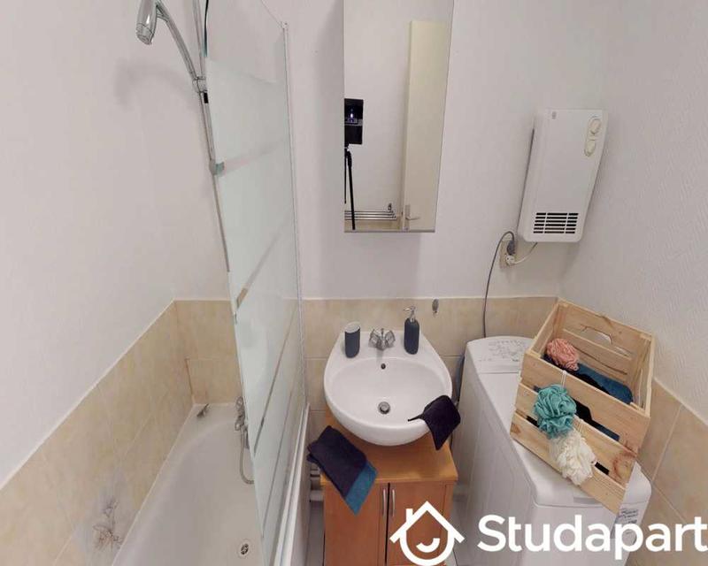 Chambre - 70 m² - 1 pièce