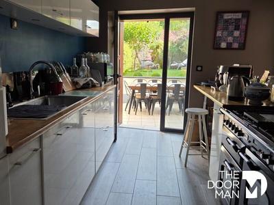 Maison de ville - 236 m² - 11 pièces