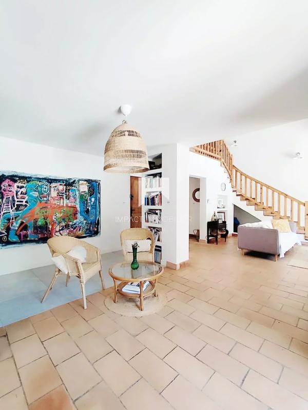 Maison - 240 m² - 7 pièces