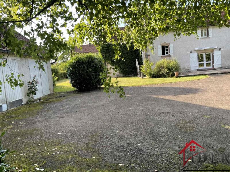 Maison - 216 m² - 8 pièces