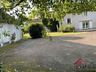 Maison - 216 m² - 8 pièces