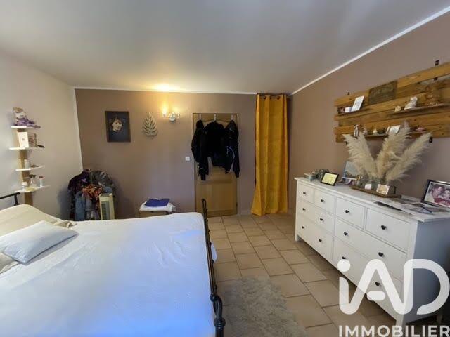 Maison - 238 m² - 7 pièces