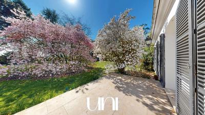 Maison - 318 m² - 8 pièces