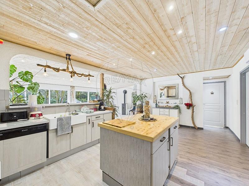 Maison - 140 m² - 5 pièces