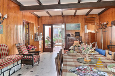 Maison - 197 m² - 9 pièces