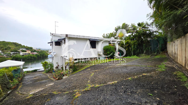 Maison - 227 m² - 8 pièces