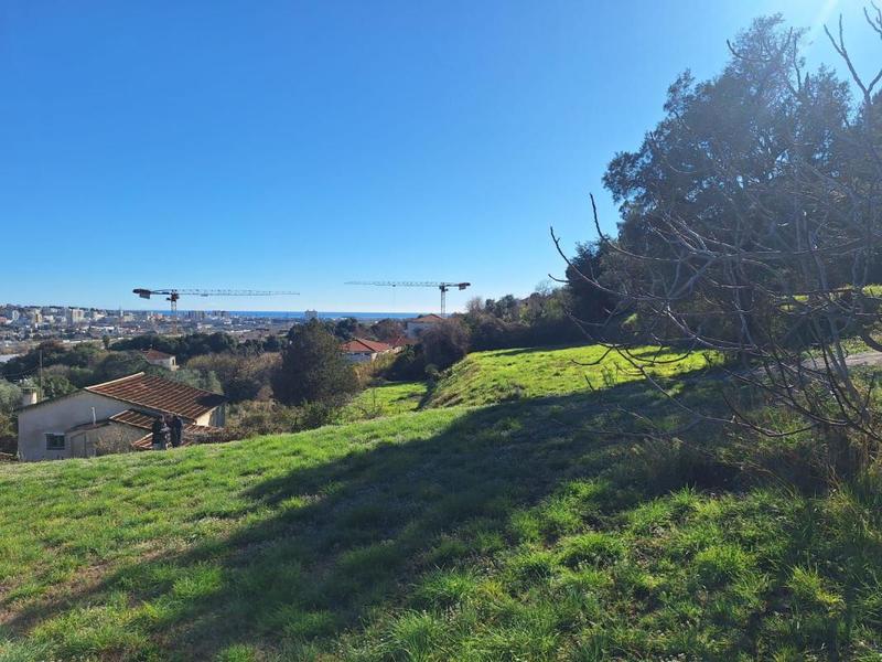 Terrain constructible - 1 718 m²