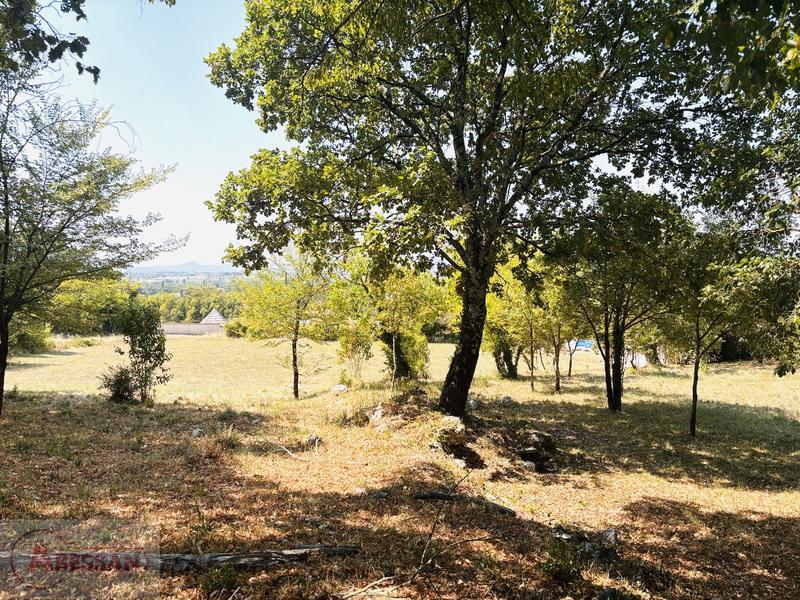 Terrain constructible - 1 370 m²