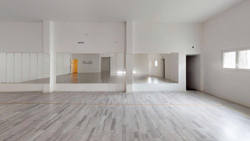 Maison - 400 m² - 6 pièces