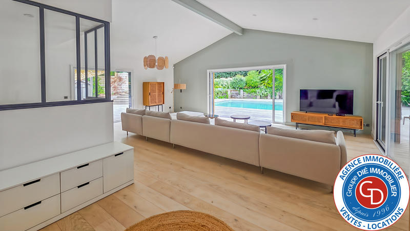 Maison - 200 m² - 6 pièces