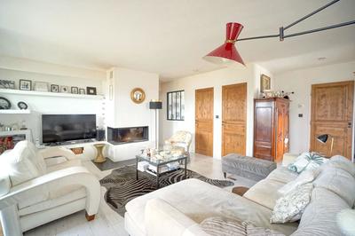 Maison - 180 m² - 9 pièces