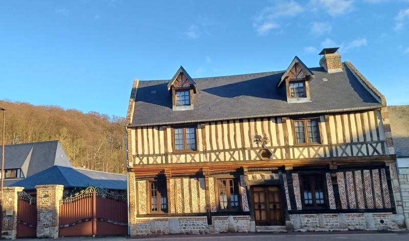 Maison - 202 m² - 9 pièces