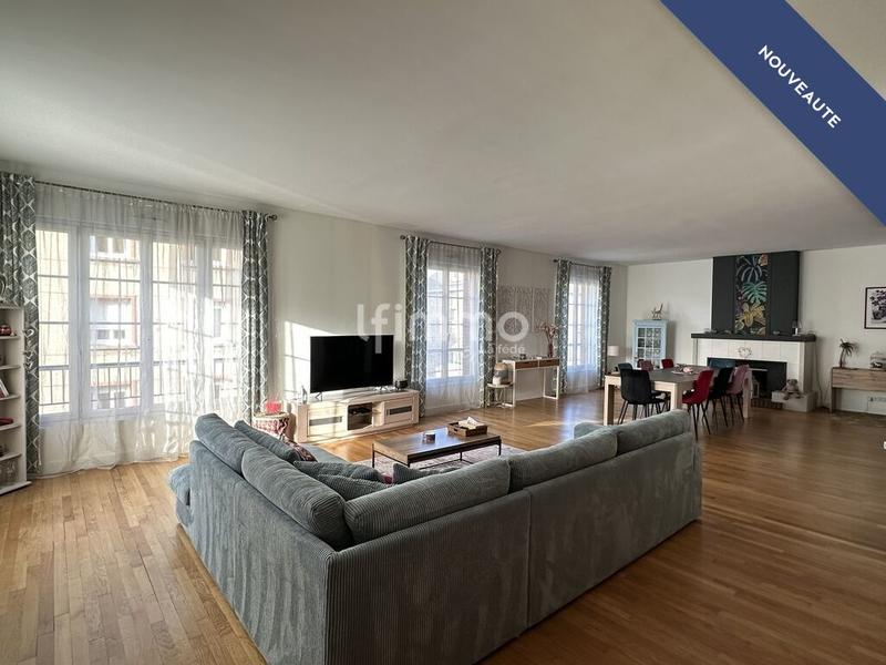 Duplex - 247 m² - 8 pièces