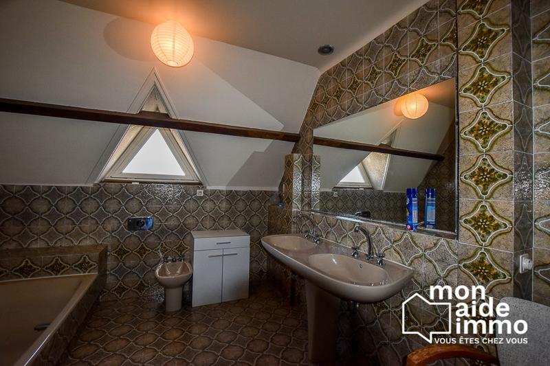 Maison traditionnelle - 240 m² - 9 pièces