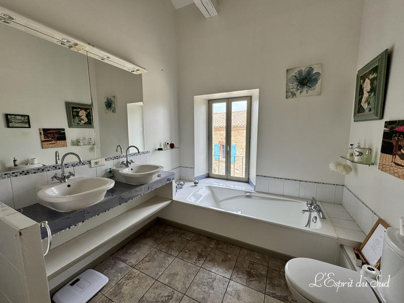 Maison - 325 m² - 16 pièces