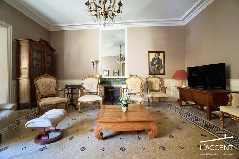 Maison - 437 m² - 14 pièces