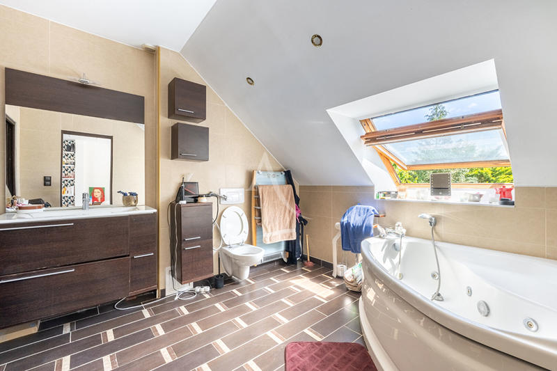 Maison - 203 m² - 7 pièces