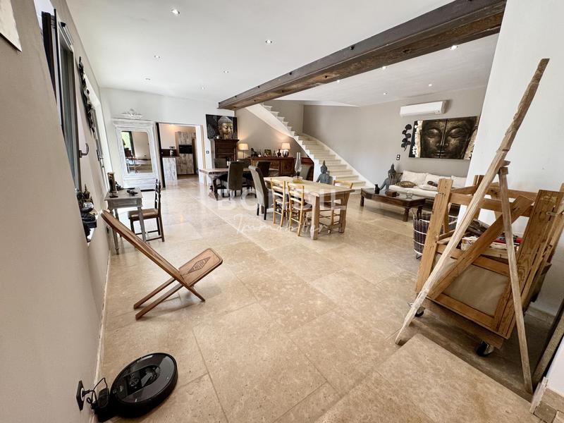 Propriété - 225 m² - 7 pièces