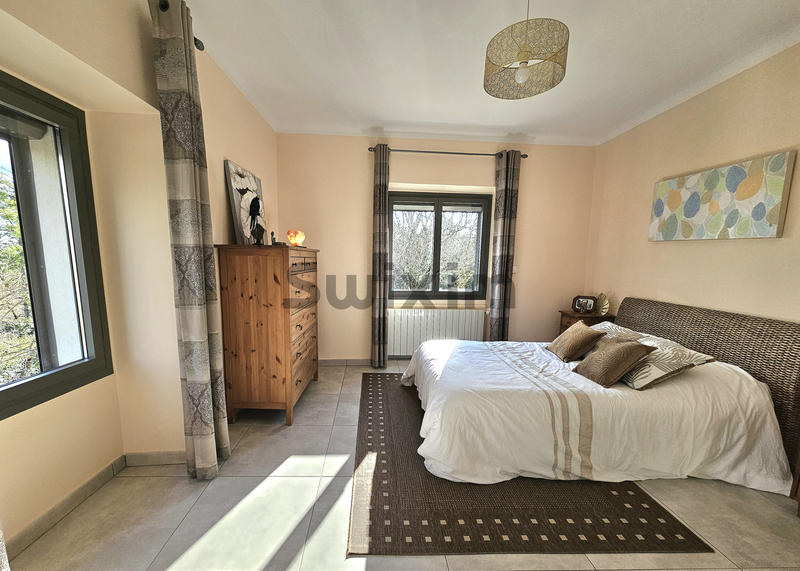 Maison - 205 m² - 6 pièces