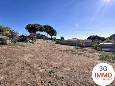 Terrain constructible - 973 m²