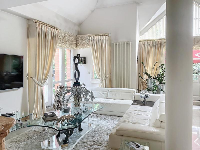 Maison - 242 m² - 7 pièces