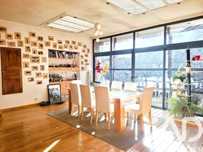 Maison - 229 m² - 7 pièces