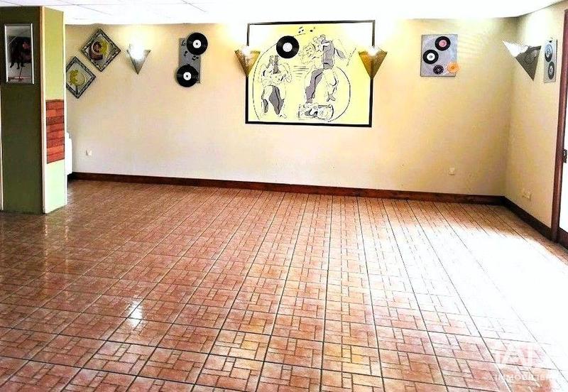 Local commercial - 220 m²