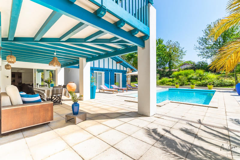 Maison - 300 m² - 7 pièces