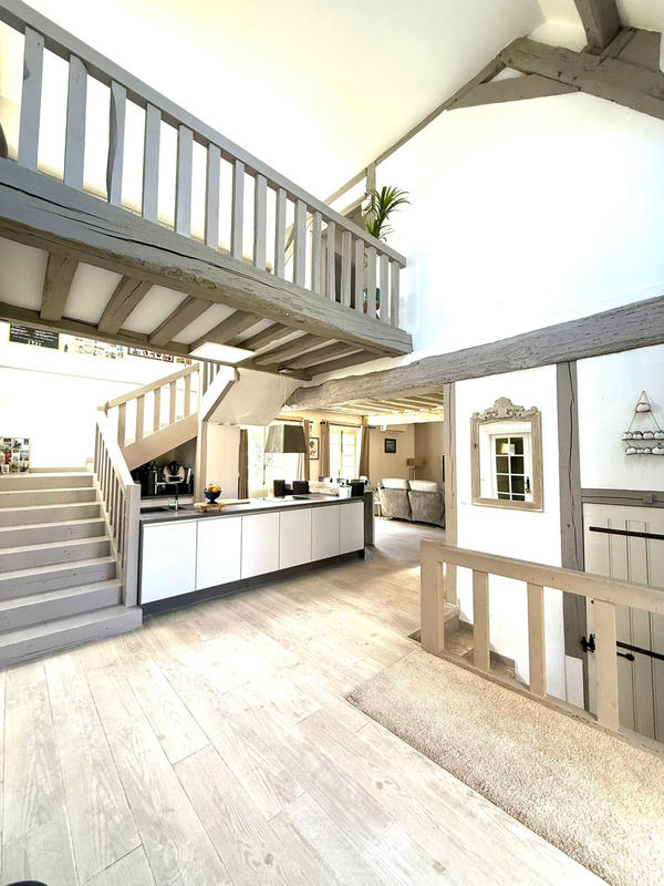 Propriété - 600 m² - 23 pièces