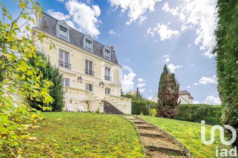 Maison - 323 m² - 11 pièces