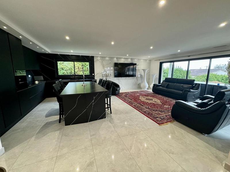 Maison - 140 m² - 6 pièces