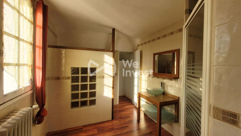 Maison - 220 m² - 7 pièces