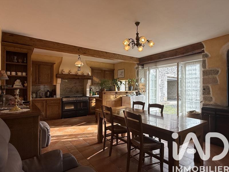 Maison - 250 m² - 11 pièces