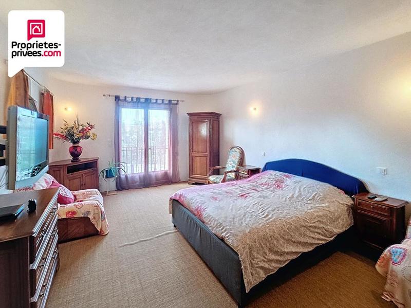 Demeure - 249 m² - 9 pièces