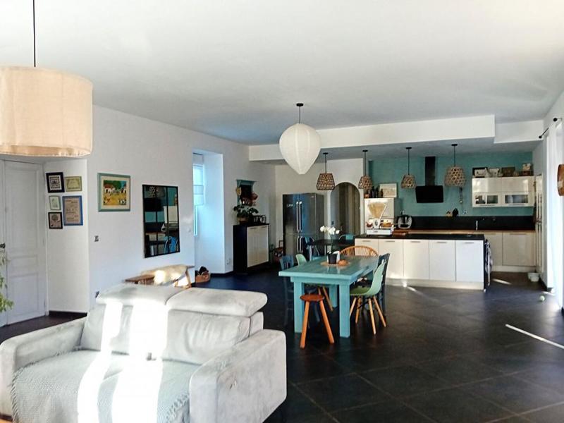 Demeure - 263 m² - 11 pièces