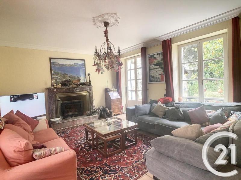 Propriété - 235 m² - 10 pièces