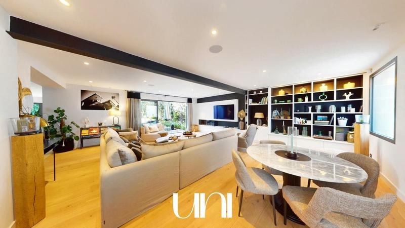 Maison - 270 m² - 7 pièces