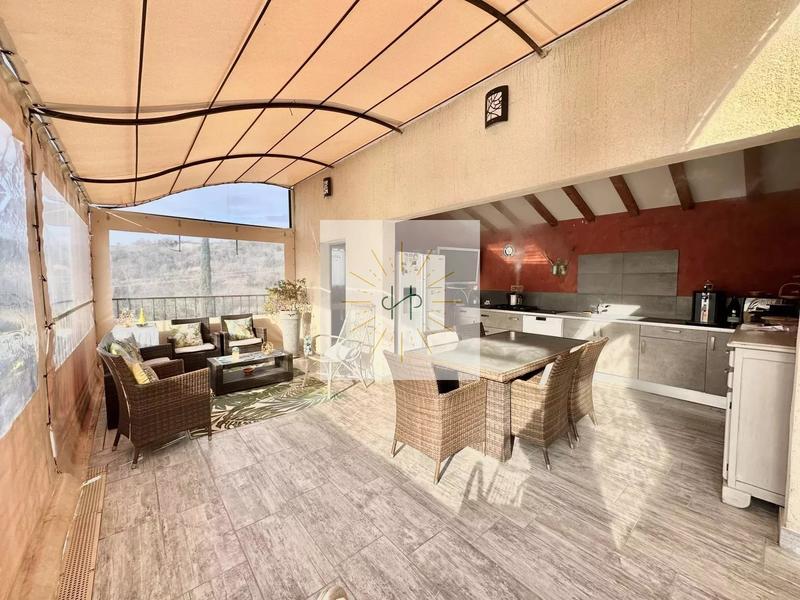 Maison - 188 m² - 9 pièces