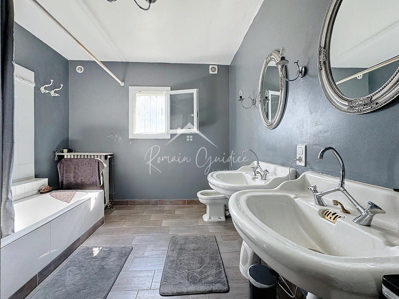 Maison - 142 m² - 5 pièces