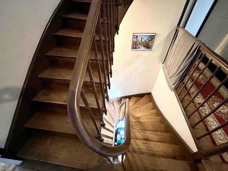 Maison - 222 m² - 9 pièces