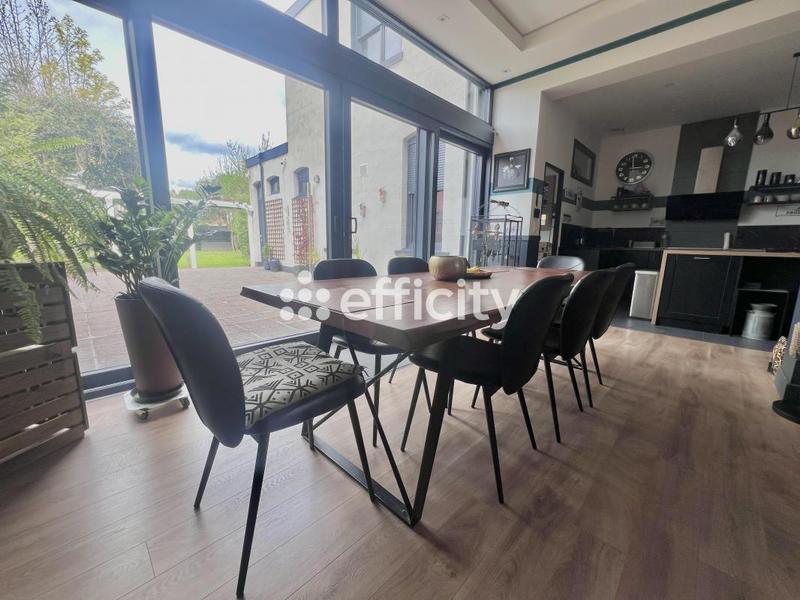 Maison - 247 m² - 10 pièces