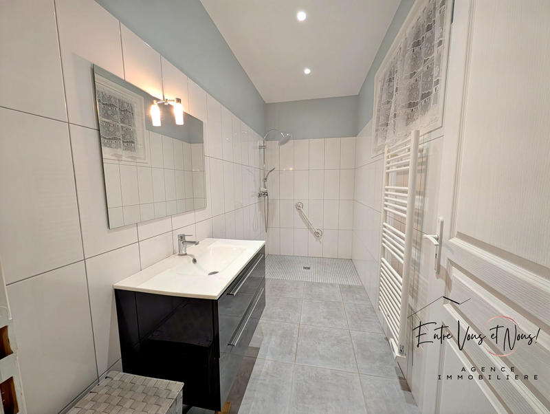 Maison - 220 m² - 6 pièces