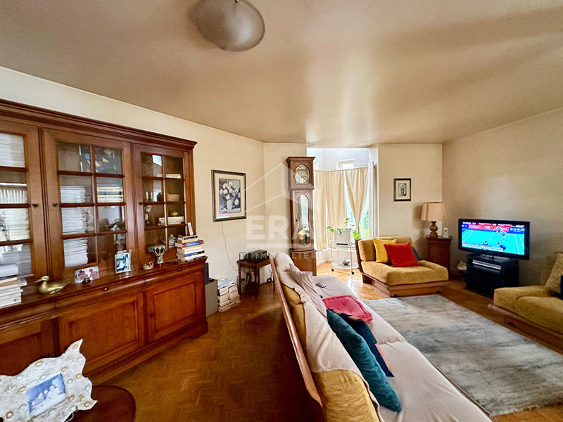 Maison - 228 m² - 8 pièces