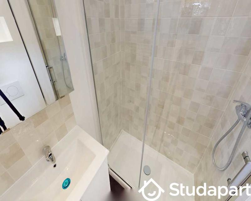 Chambre - 80 m² - 1 pièce