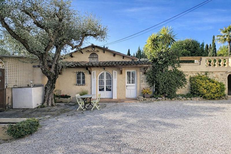 Maison - 318 m² - 11 pièces