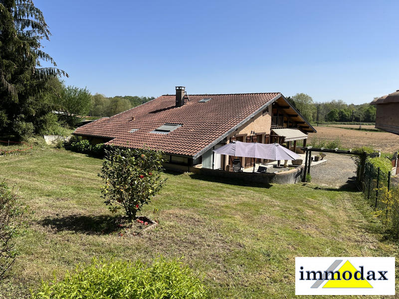 Maison traditionnelle - 250 m² - 6 pièces