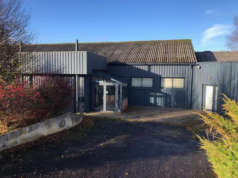 Local commercial - 1 460 m² - 5 pièces