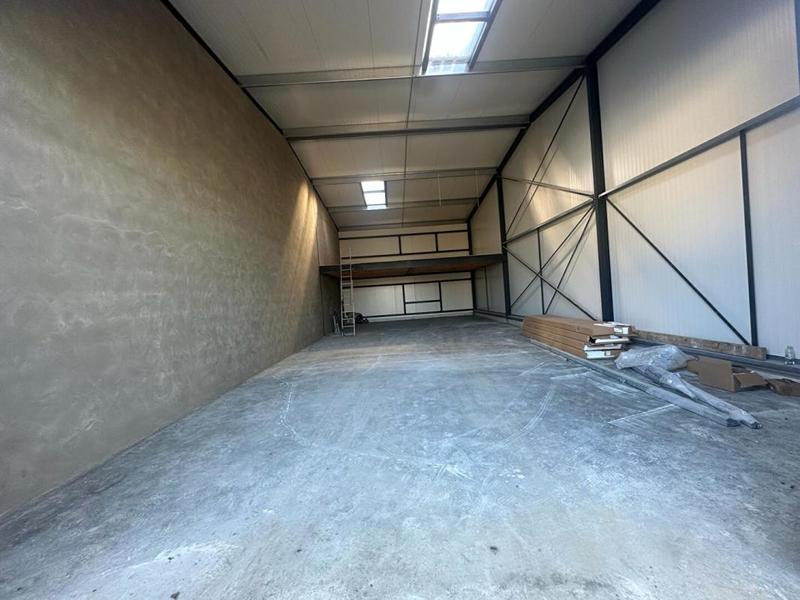 Local d'activité / Entrepôt - 170 m²