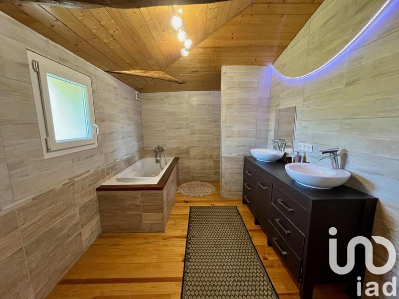 Maison - 180 m² - 8 pièces