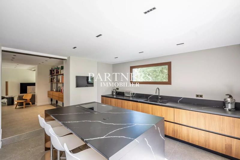 Maison - 465 m² - 11 pièces